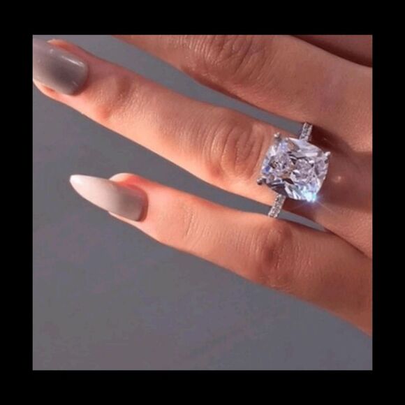 Ring - Picture 3 of 4